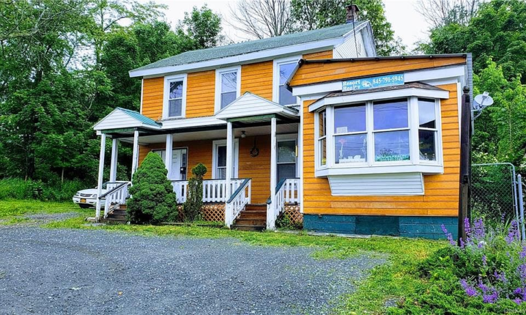 resort realty monticello.webp